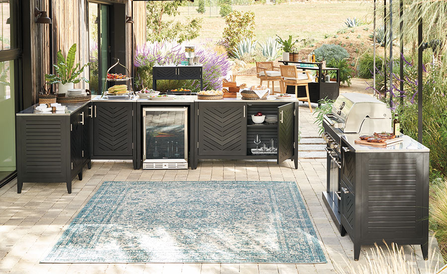 outdoor kitchen